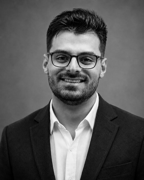 Carlos Molina,Graphic Designer & Content Creator